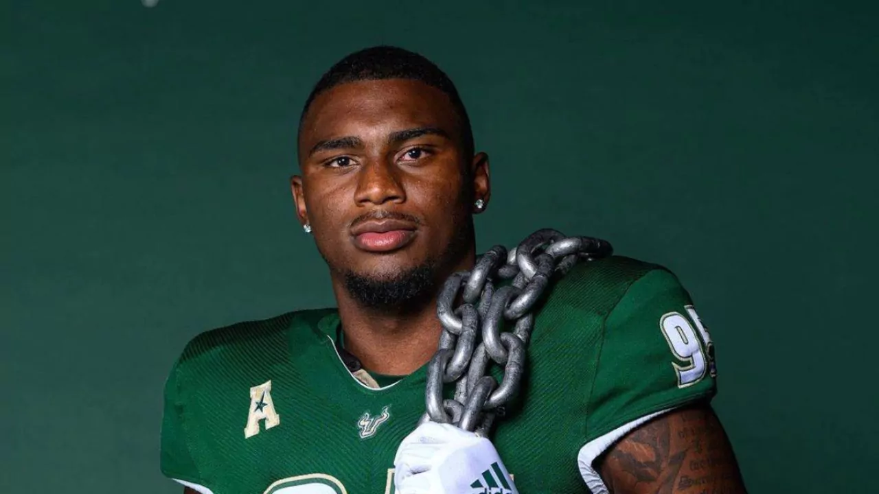 Bayron Matos de Dolphins hospitalizado tras accidente en la cancha