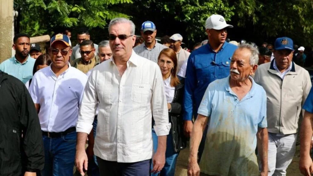 Abinader recorre Ocoa y Barahona para evaluar da&ntilde;os por el hurac&aacute;n Melissa