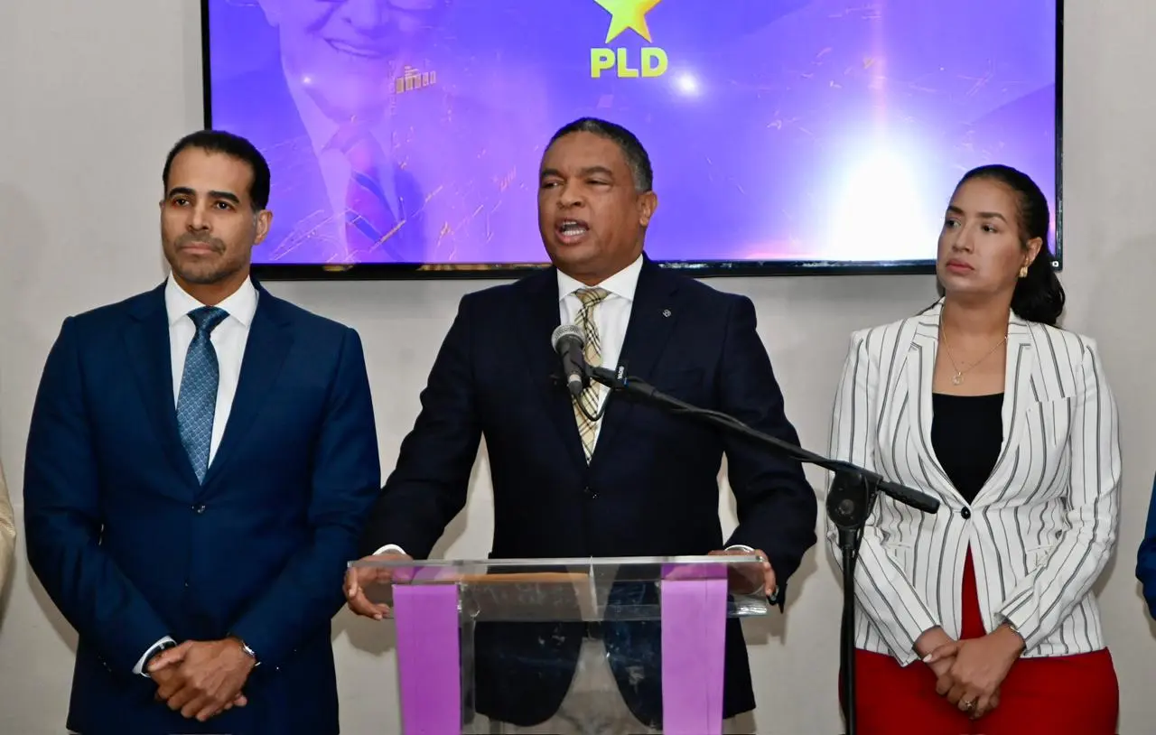 Yv&aacute;n Lorenzo califica de &laquo;burla&raquo; a la inteligencia de los dominicanos revisi&oacute;n integral al SeNaSa