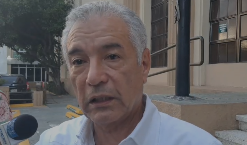 Roban vehículo a Ángel Lockward frente al Palacio de Justicia de Ciudad Nueva