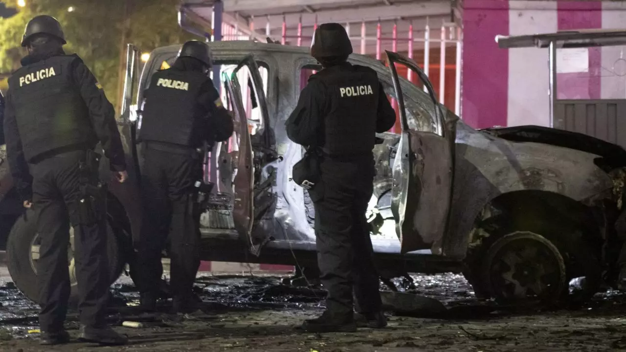 Dos nuevas explosiones se registran en Ecuador tras el estallido de coches bomba
