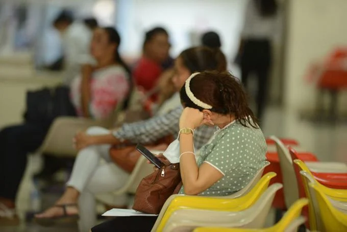 M&eacute;dicos solo reciben con carnet a pacientes cr&iacute;ticos y en emergencia