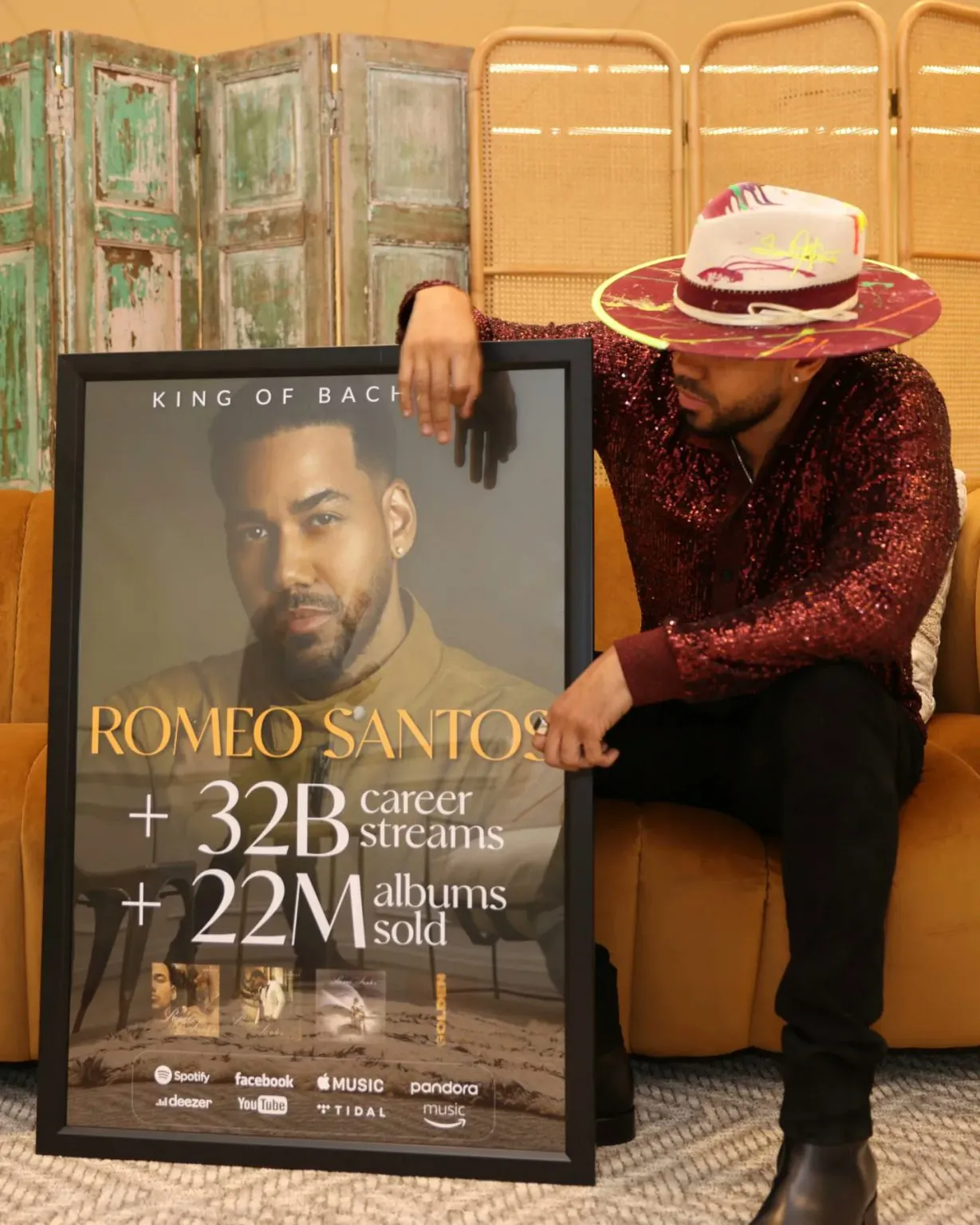 Romeo Santos llega a 32 billones de reproducciones y recibe reconocimiento