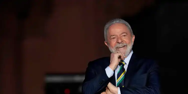 Lula da Silva lanza su candidatura a la presidencia para &laquo;reconstruir&raquo; Brasil