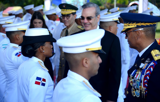 Academia de FARD gradúa a oficiales técnicos en aviación