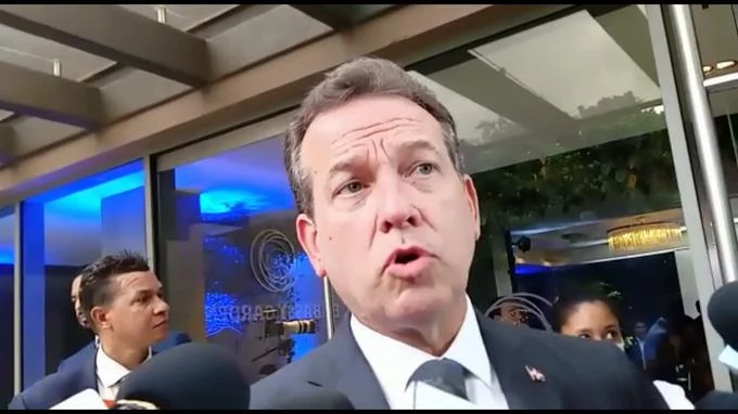 Ito Bisonó: Gobierno tendrá que subsidiar el precio de los combustibles "hasta que se pueda"