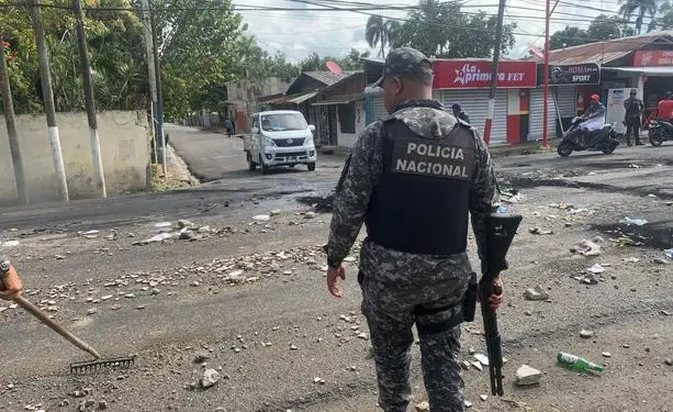 Eddy Alc&aacute;ntara acusa a la oposici&oacute;n propiciar protestas contra el Gobierno