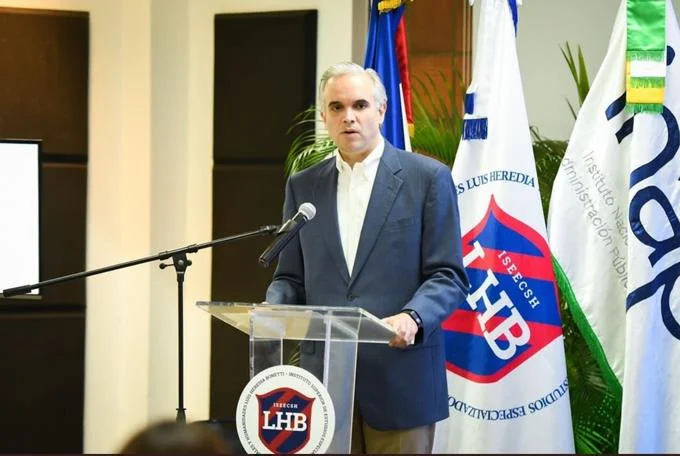 Ministro de Trabajo: Regularizar 245.000 empleos dom&eacute;sticos "no se har&aacute; de la noche a la ma&ntilde;ana"