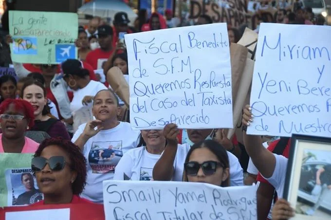 M&aacute;s de 100 familias marcharon por personas desaparecidas