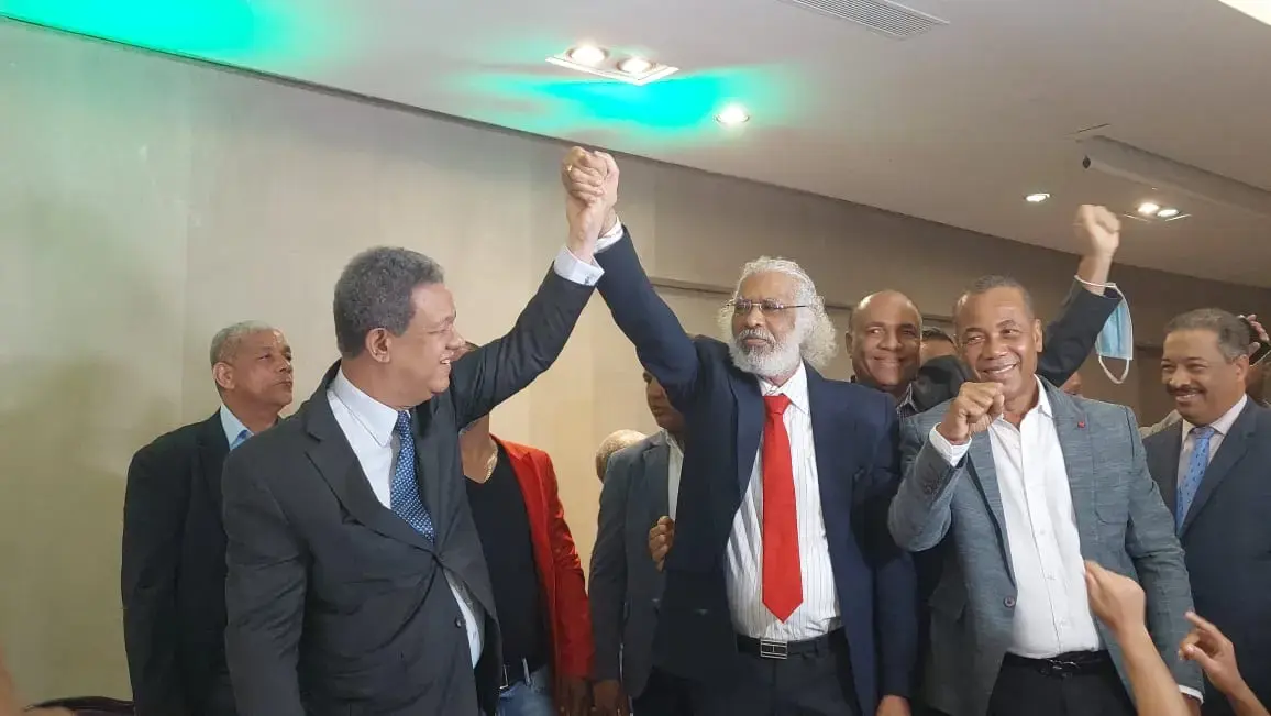 Hubieres firma alianza con Leonel