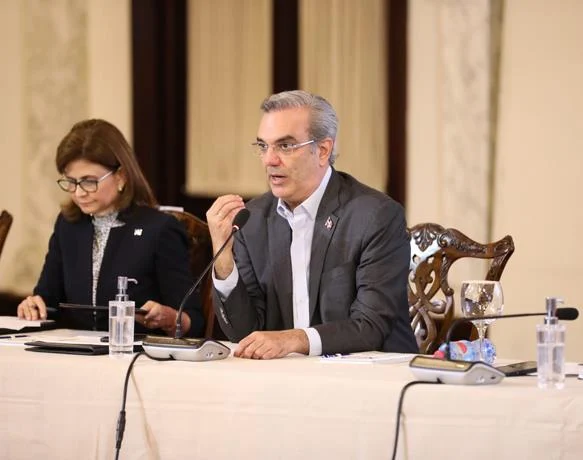 Abinader cancela viaje al interior y convoca a reuni&oacute;n por lluvias en Santo Domingo