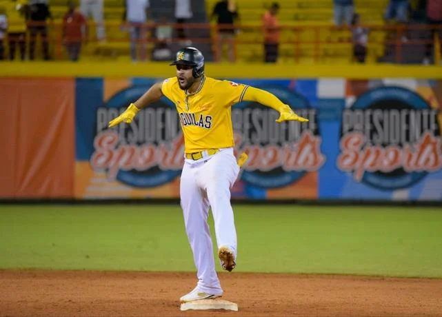 Torres decide para las Águilas ante Gigantes, llegan a 30 victorias