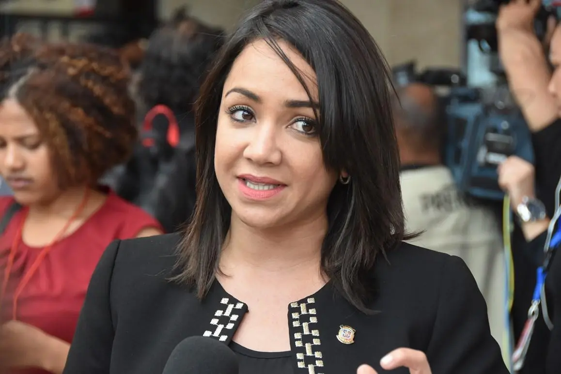 Faride Raful e Yván Lorenzo se enfrentan por Macarrulla en el Senado