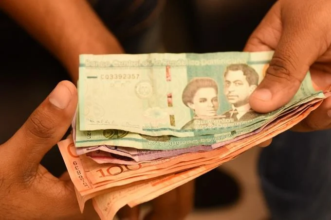 Poco dinero en manos de la gente