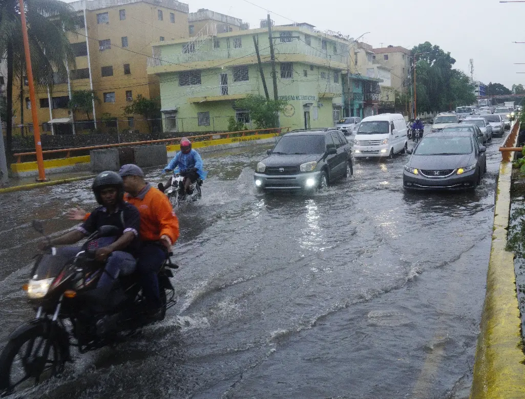 Lluvias, tormentas eléctricas y ráfagas este jueves