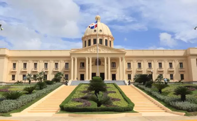 Gobierno declara día no laborable desde mediodía del martes por paso de tormenta Franklin