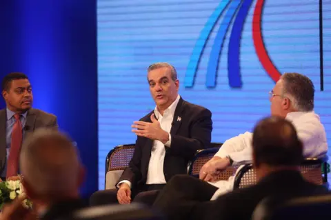 Abinader considera poblaci&oacute;n debe discutir un pacto fiscal