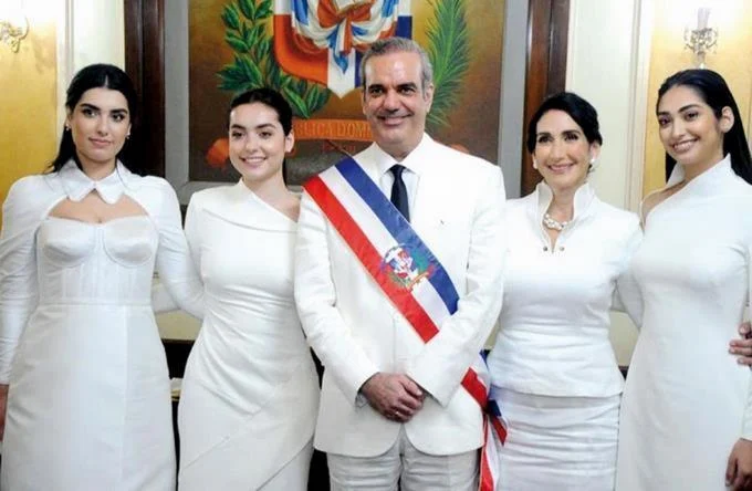 Hija de Abinader contrajo bacteria por consumir alimentos crudos, dice Raquel Arbaje