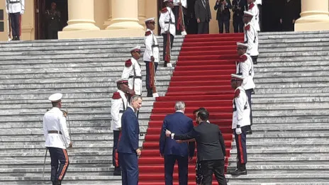 Rey Felipe VI llega al Palacio Nacional en visita a Luis Abinader