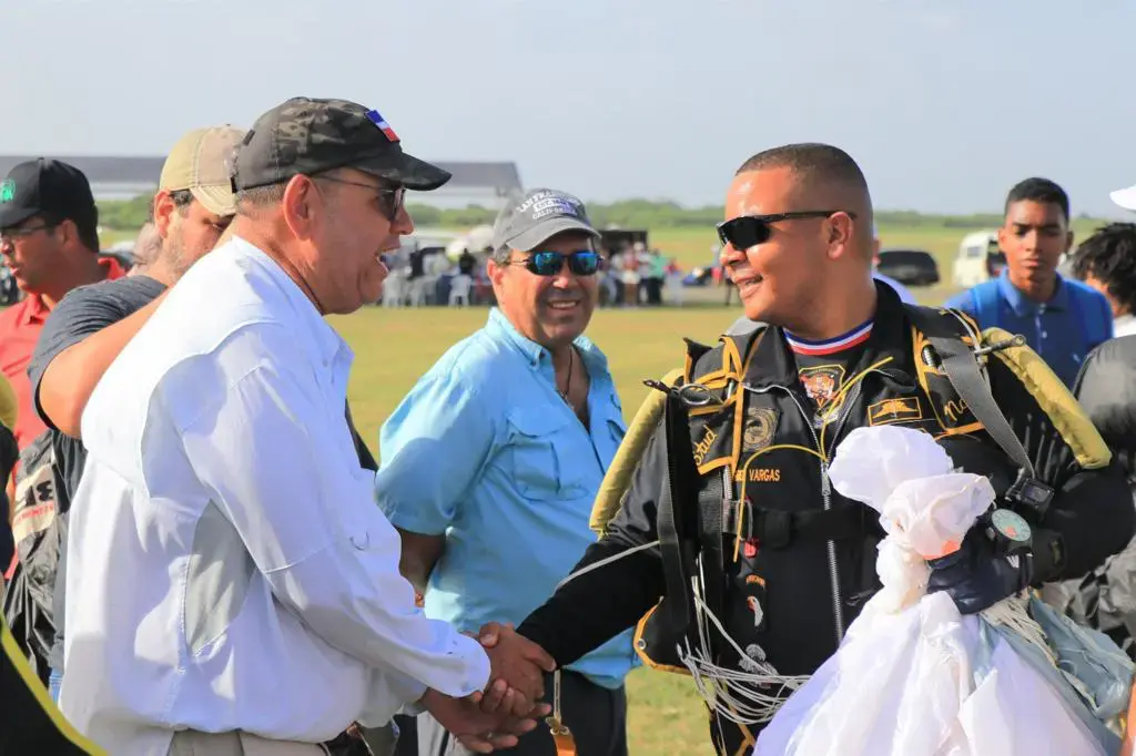 FARD celebra con éxito show aéreo de aviones a escala