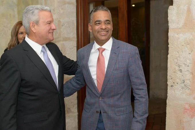 Macarrulla agradece “emotiva despedida” donde asistieron amigos y su sucesor Joel Santos