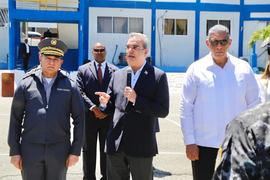 Abinader presentar&aacute; estrategia para reforma educativa de la Polic&iacute;a Nacional