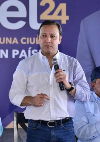 Candidato del PLD es ingresado a centro salud por neumon&iacute;a