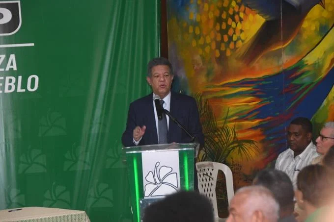 Leonel Fern&aacute;ndez califica como una &ldquo;distracci&oacute;n&rdquo; la creaci&oacute;n de un Ministerio de Justicia