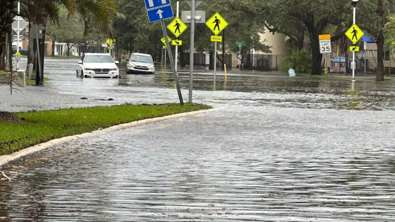 Idalia deja más de 250,000 hogares sin luz en Florida