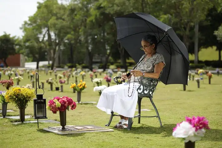 Cementerio Puerta del Cielo celebra misa por el Día de los Padres