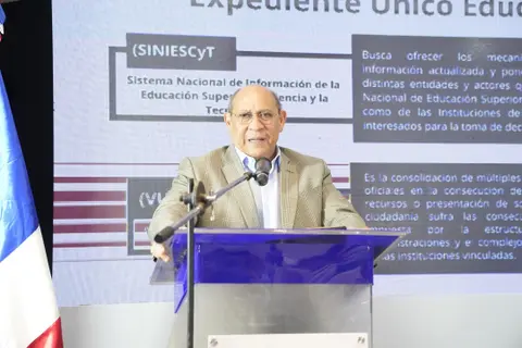 Santos Bad&iacute;a anuncia someter&aacute; a revisi&oacute;n la ley 116-80 que crea el INFOTEP