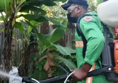 Comipol fumiga contra dengue en Villa Mella