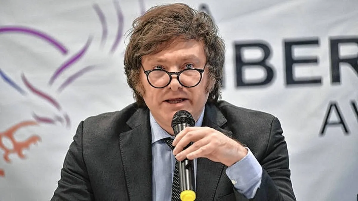 Los argentinos votan en las urnas por Javier Milei como favorito 