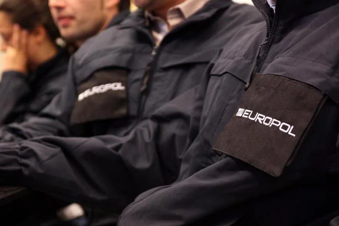 Cae en España red que traficaba con inmigrantes para llegar a EE.UU.; cobraban hasta 30 mil euros