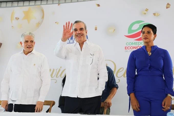 Abinader asegura que est&aacute; cumpliendo con la Constituci&oacute;n y las leyes