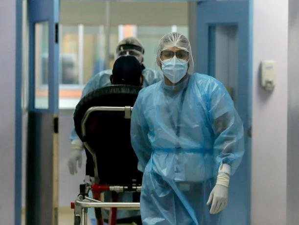 Se eleven a 141 los casos de covid y las hospitalizaciones casi se duplican