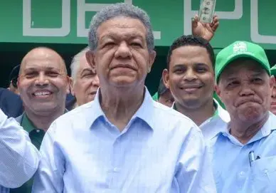 Leonel visita el municipio de Boca Chica y La Romana
