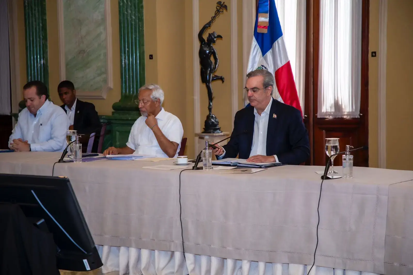 Gobierno y ADP continuar&aacute; el debate mejora educaci&oacute;n