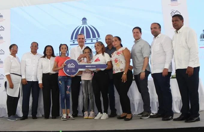 Gobierno entrega 300 casas en Hato Nuevo