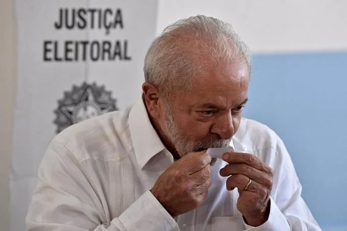 Lula vota en segunda vuelta de Brasil: "Hoy es el día más importante de mi vida"