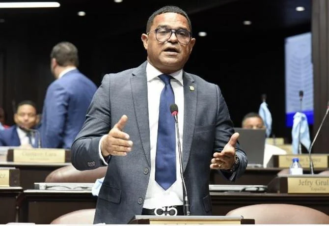 Diputado Sadoky Duarte es condenado por ultraje y violencia contra la autoridad p&uacute;blica