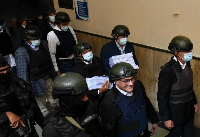 Ministerio Public&oacute; observa las computadoras durante el caso Calamar