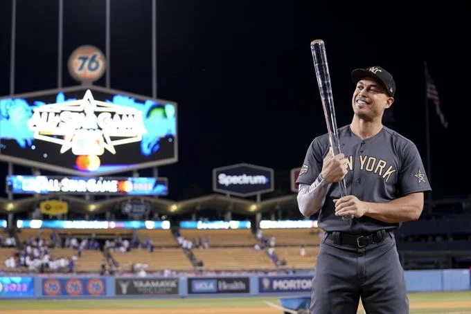 Giancarlo Stanton recuerda cuando admiraba a Sammy Sosa en el Dodger Stadium