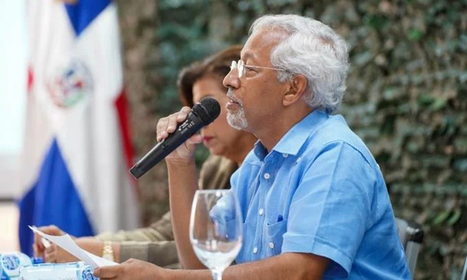 Diputados denuncian que ministro de Educaci&oacute;n los bot&oacute; de su oficina: "Aqu&iacute; las reglas las pongo yo"