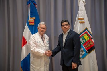 Alcalde Dío Astacio y el Dr. José Joaquín Puello y consolida alianza para transformar la salud en Santo Domingo Este