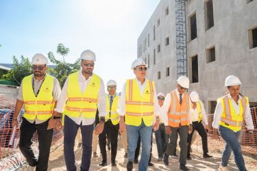 Ministro Ito Bisonó supervisa construcción Ciudad Judicial de SD