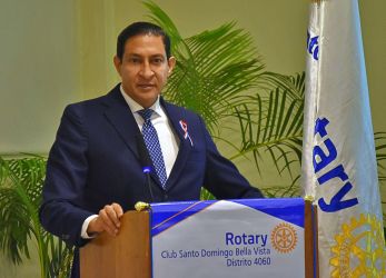 Clubes Rotarios Bella Vista y Mirador promueven el pensamiento crítico con magistral conferencia del analista Iván Gatón