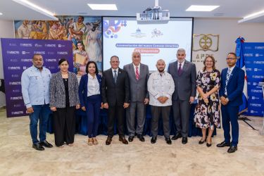 Director del Centro de Emprendimiento de UNAPEC, Henerys Custodio, es juramentado como Tesorero de la Red Nacional de Emprendimiento )