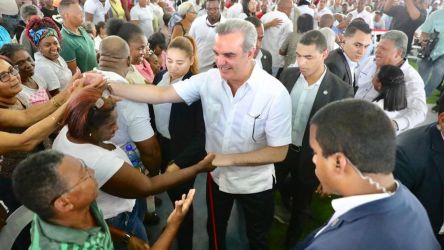 Presidente Abinader entregará títulos de propiedad, tres techados escolares y remozamiento de club Los Cachorros este domingo en el Gran Santo Domingo*