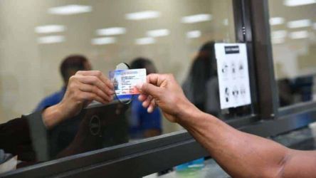 Presidente Luis Abinader amplía vigencia de las licencias de conducir para mayores de 65 años